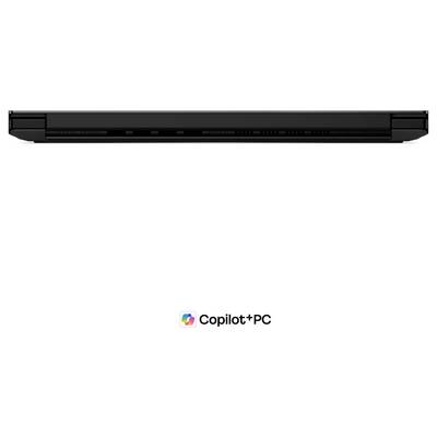 Foto eines Lenovo ThinkPad-Laptops, das einen Windows-Desktop-Hintergrund mit "Copilot+PC"-Branding darunter zeigt.