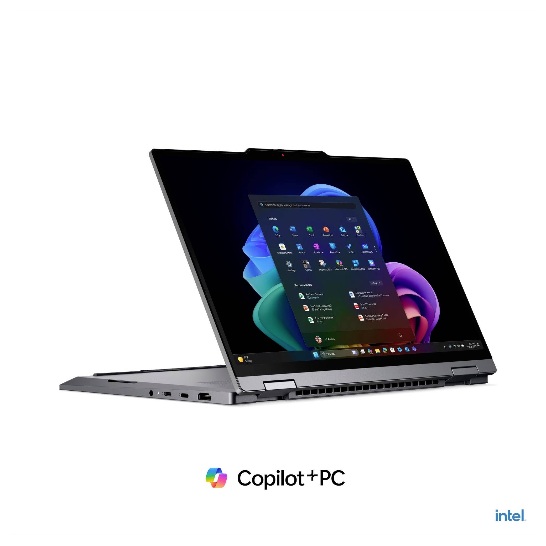 Laptop im Zeltmodus mit dem Windows 11-Startmenü, darunter die Logos "Copilot+PC" und Intel.
