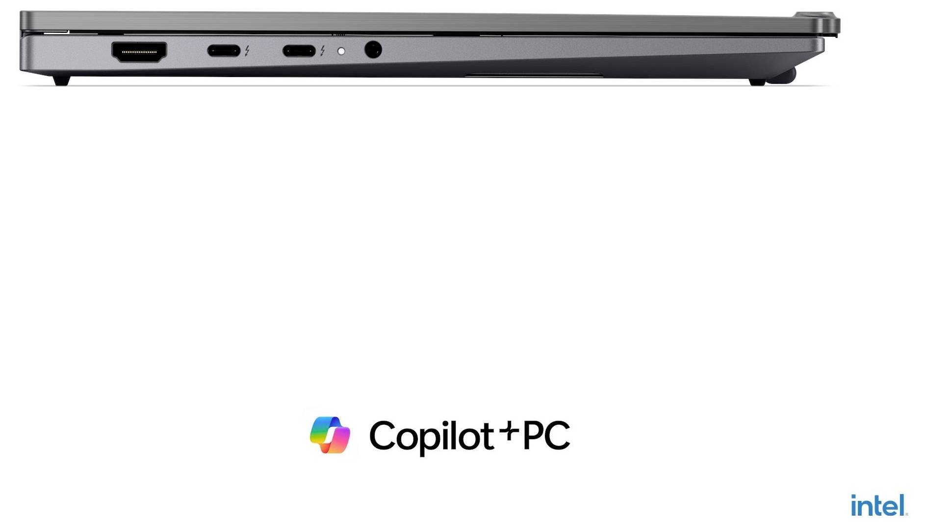 Seitenansicht eines schlanken Laptops mit Anschlüssen, die über „Copilot+ PC" und Intel-Branding auf weißem Hintergrund angezeigt werden.
