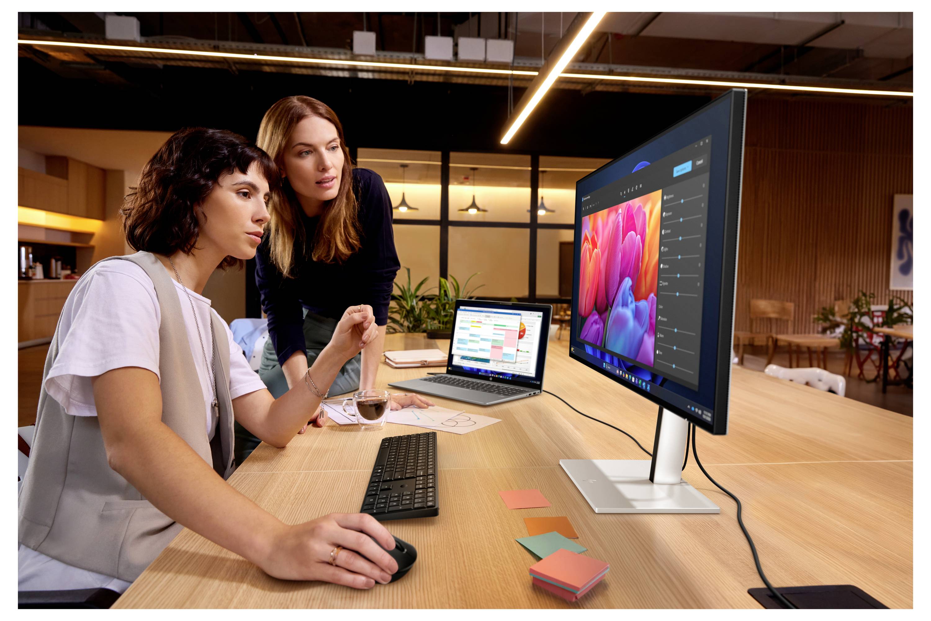 HP Notebook 40.6 cm (16 Zoll) WUXGA 220 16 GB RAM 512 GB SSD Deutsch, QWERTZ AMD AMD Radeon Graphics Silber D82WQET-7