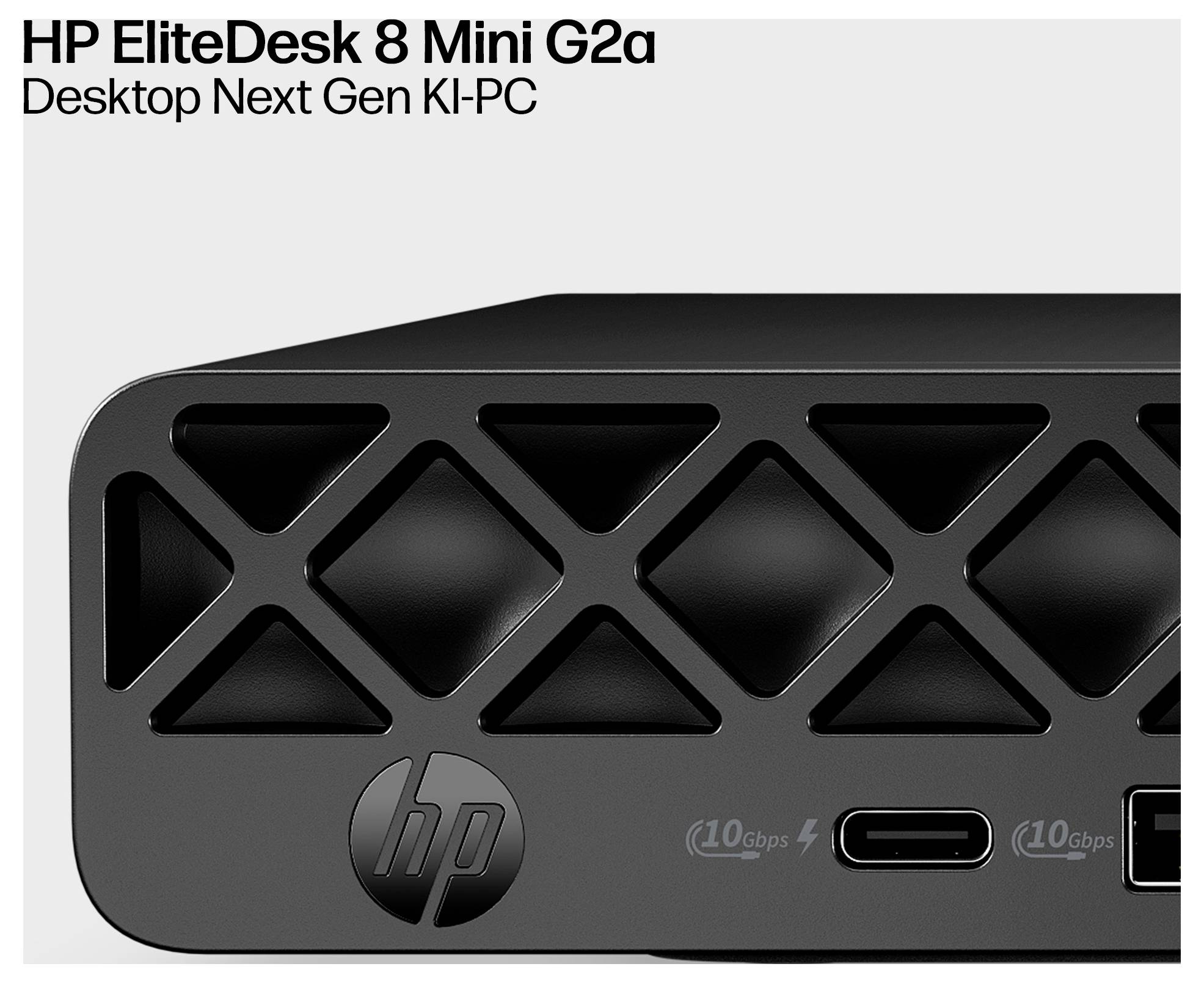 HP EliteDesk 8 Mini G2a Desktop-Mini-PC in Nahaufnahme, wobei das vordere Gitter, das HP-Logo und die USB-C-Anschlüsse mit „10 Gbps"-Beschriftungen hervorgehoben werden.