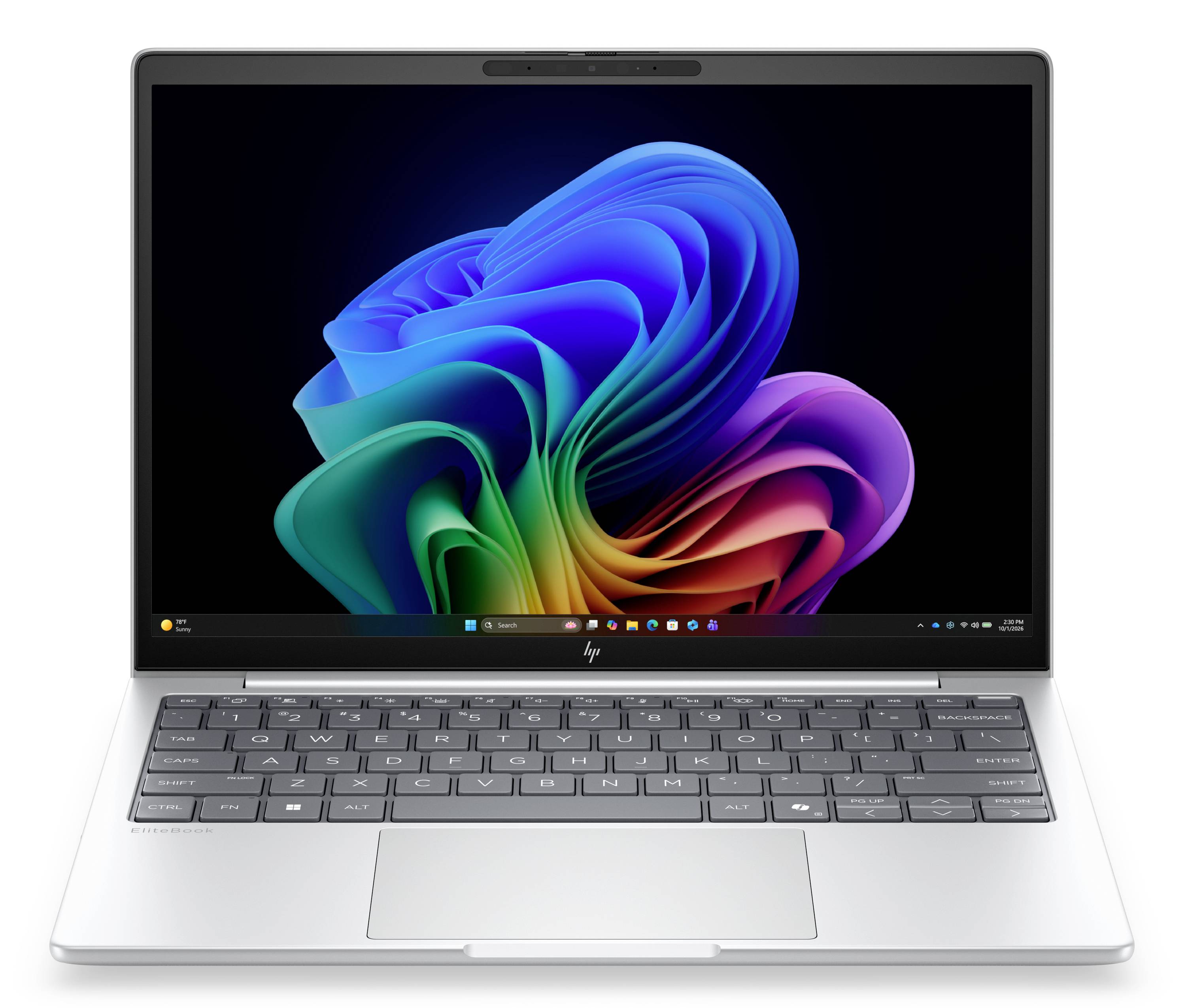 Silberner HP-Laptop, offen auf weißem Hintergrund, zeigt ein buntes, abstraktes Windows-ähnliches Hintergrundbild auf dem Bildschirm.
