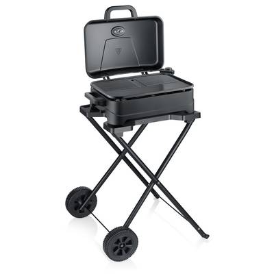 Tragbarer schwarzer Holzkohlengrill auf einem fahrbaren Ständer, offener Deckel und Grillrost sichtbar.