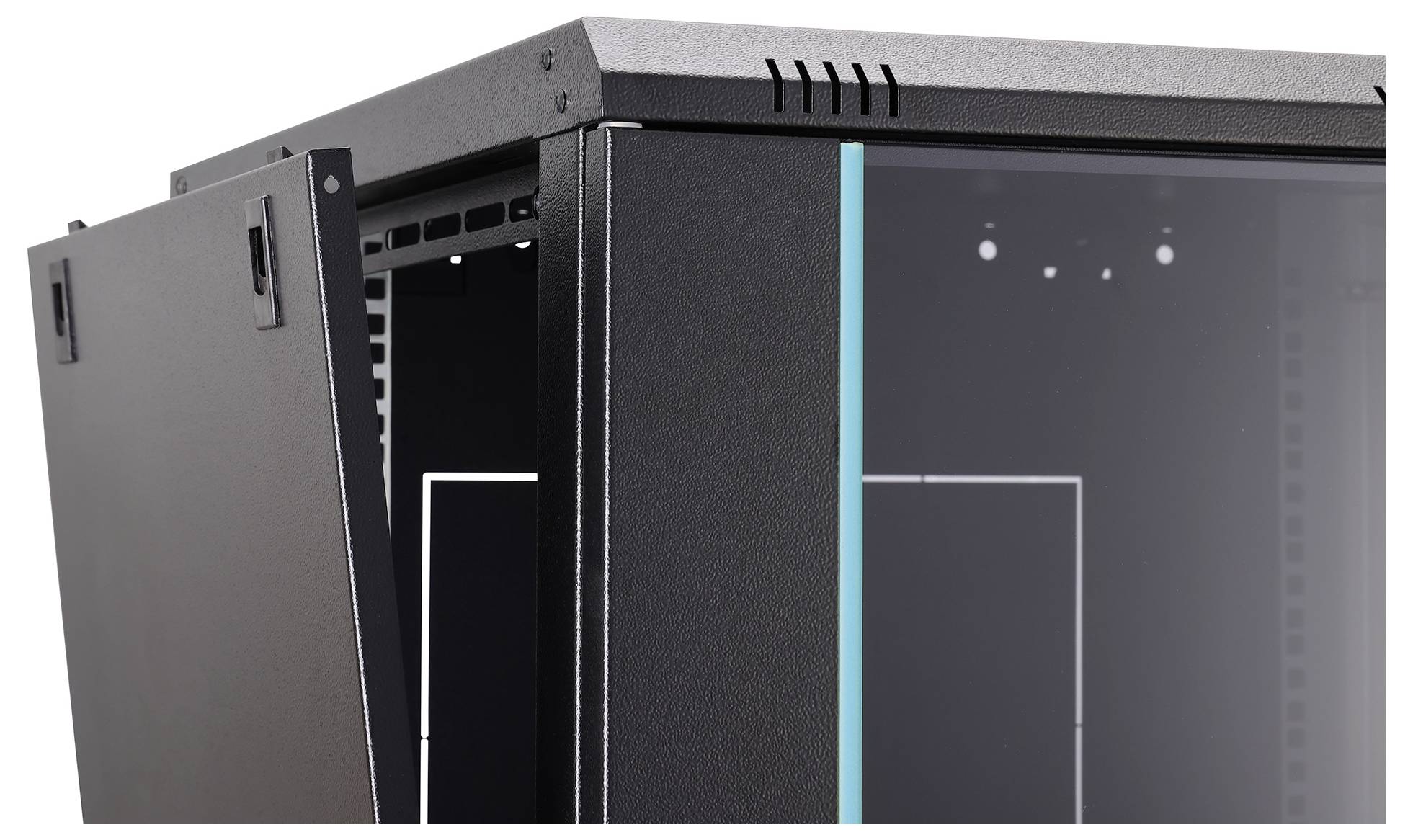 Schwarzer Server-/Netzwerk-Schrank mit teilweise offener Fronttür und getöntem Glaspanel, das einen vertikalen blauen Akzentstreifen im Inneren zeigt.