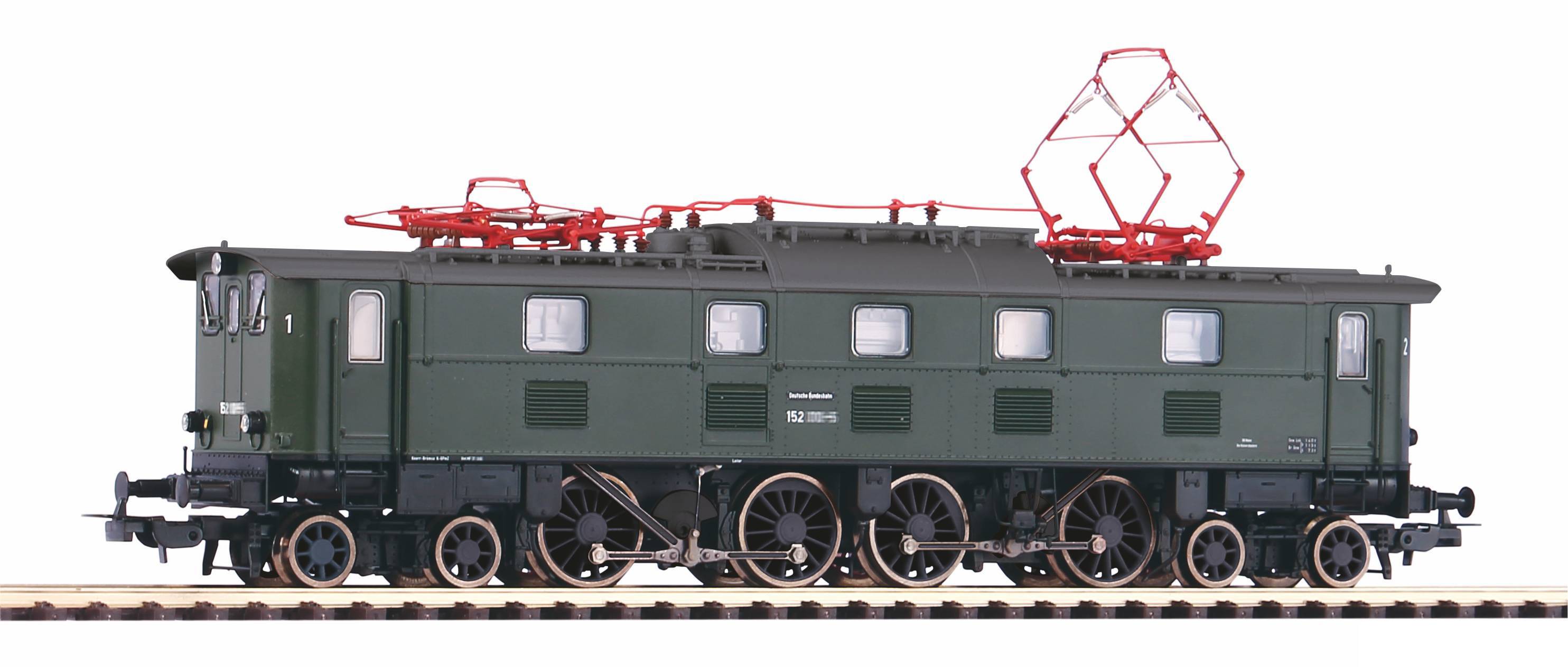 Vintage grüne Elektrolokomotive in Seitenansicht auf Gleisen dargestellt, mit roten Stromabnehmern auf dem Dach.