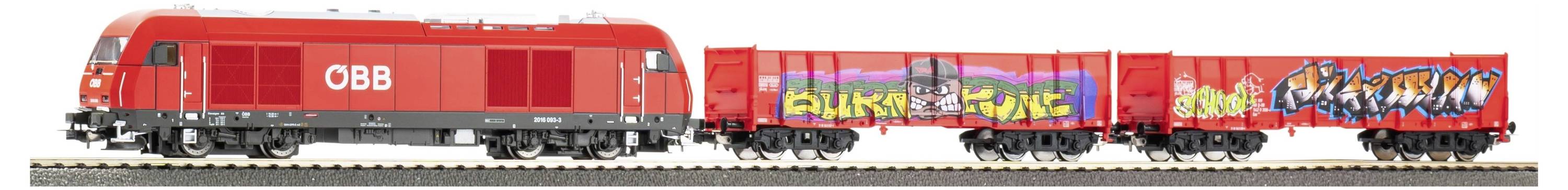 PIKO HO Start-Set Modellbahn-Starterset-Verpackung mit einem roten Zug auf der Strecke und „Ready to run" auf der Verpackung.