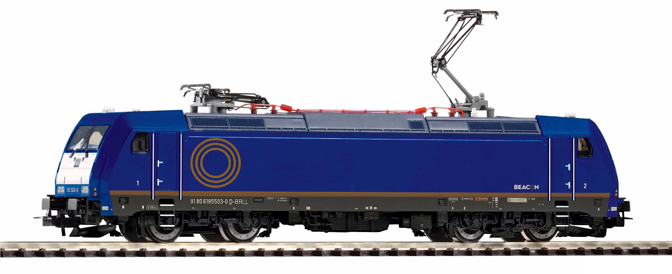 Blaue Elektrolokomotive in Seitenansicht mit orangem kreisförmigem Logo und angehobenem Stromabnehmer auf Gleisen vor weißem Hintergrund.
