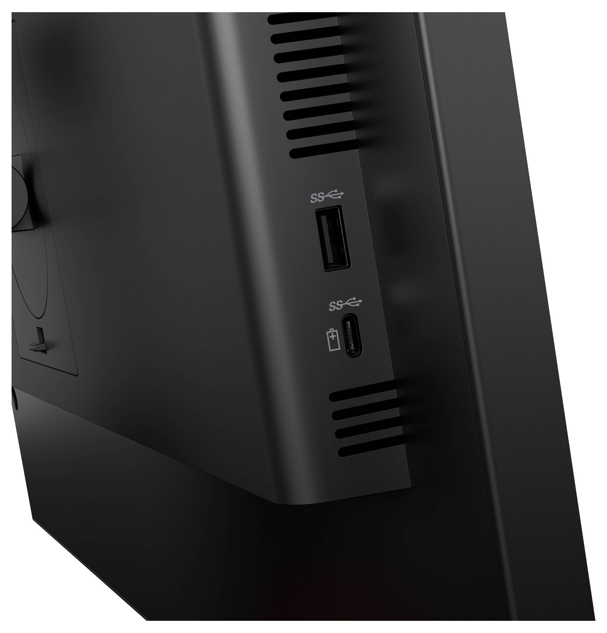 Nahaufnahme einer schwarzen Geräteplatte mit einem USB-A-Anschluss und einem USB-C-Anschluss mit der Bezeichnung "SS" für Daten- und Ladungsverbindungen.