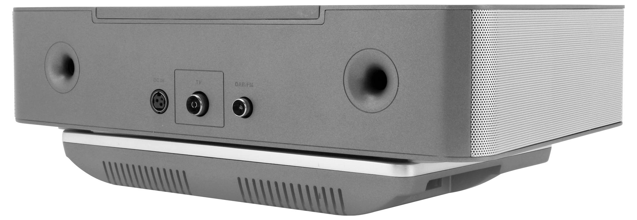 Graues rechteckiges elektronisches Gerät mit vorderen Steuertasten, Anschlüssen und seitlichen gitterähnlichen Lautsprechern auf weißem Hintergrund.