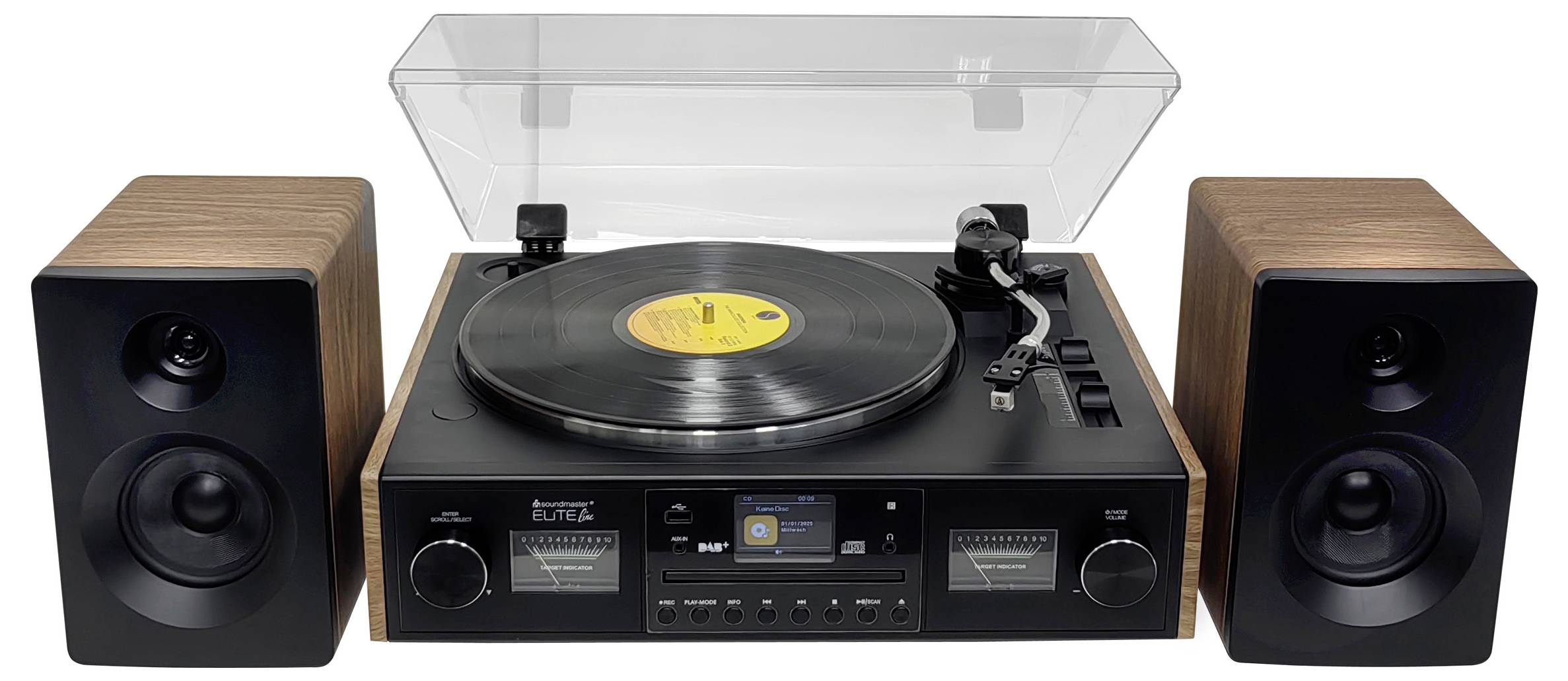 Ein Stereo-Plattenspieler-System mit einer Vinyl-Schallplatte auf dem Plattenteller, offener Staubschutzhaube und zwei passenden Holzregal-Lautsprechern auf beiden Seiten.