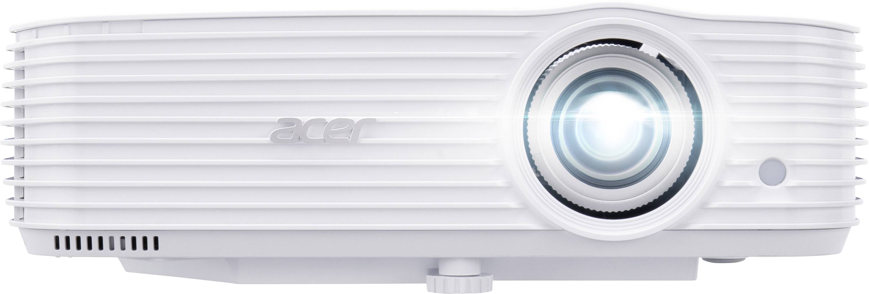 Weißer Acer-Projektor mit großer leuchtender Linse und gelüftetem Frontpanel, vor neutralem Hintergrund gezeigt.