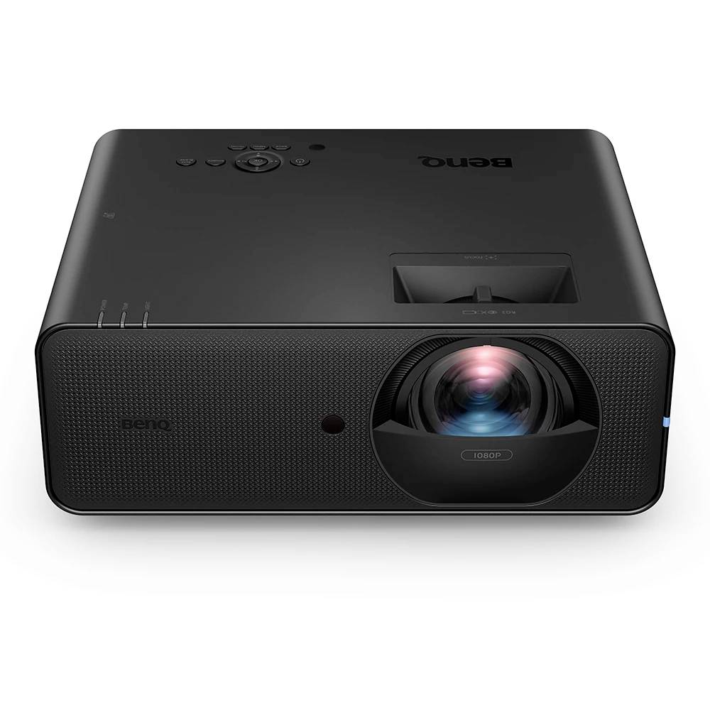 Schwarzer BenQ-Projektor mit Objektiv an der Vorderseite, von oben auf weißem Hintergrund abgebildet.