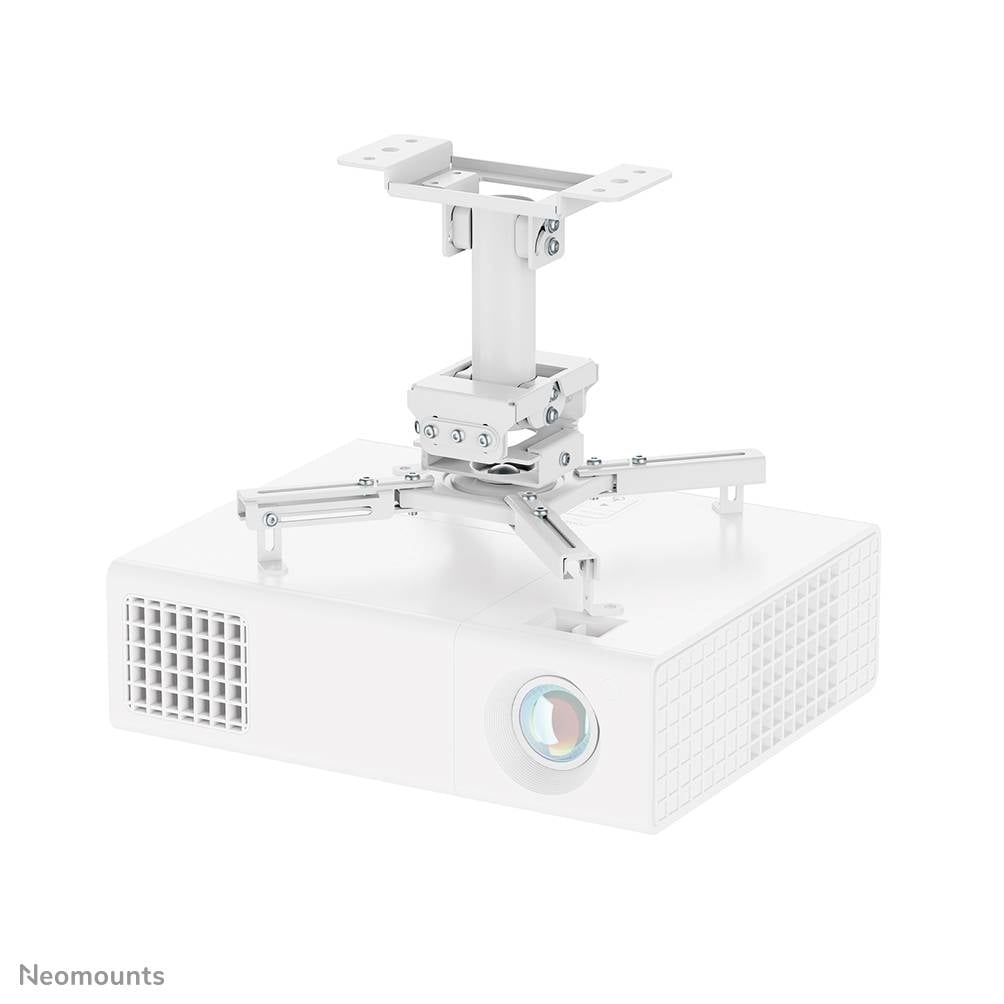 Weiße Deckenhalterung für Beamer an einem Beamer befestigt, dargestellt als Produktrender auf neutralem Hintergrund.
