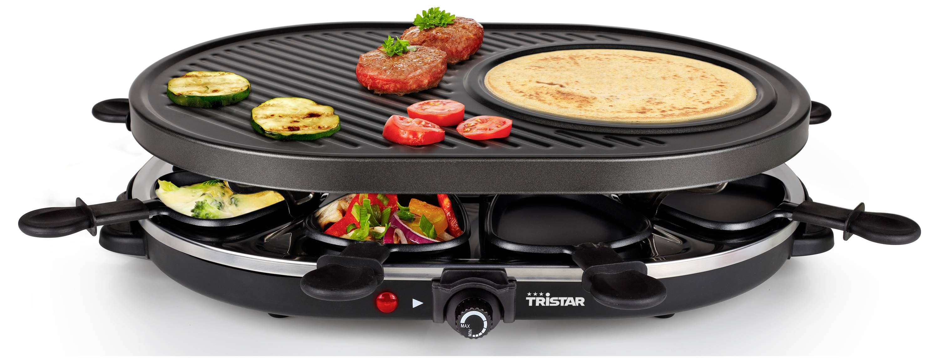Elektrischer Tischgrill und Raclette-Set mit zwei Kochebenen, Grillenfleisch und Gemüse oben und geschmolzenen Käsetabletts unten.