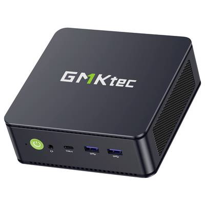 Kompakter schwarzer GMKtec Mini-PC mit vorderer Stromschaltfläche, USB-C und zwei USB-A-Anschlüssen, in Schrägansicht dargestellt.