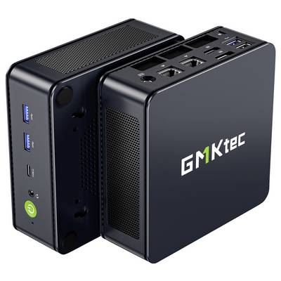 Zwei kompakte schwarze GMKtec Mini-PCs nebeneinander dargestellt, mit mehreren USB-Anschlüssen und einem sichtbaren Stromschalter.