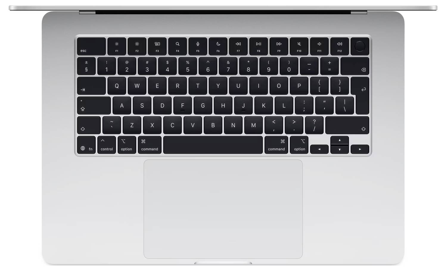 Top-Ansicht eines silbernen Laptops mit schwarzer Tastatur und großem Trackpad, geöffnet auf neutralem Hintergrund.