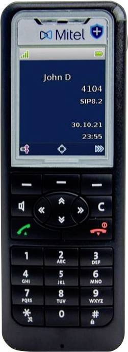 Mitel-Bürotelefon zeigt Kontakt John D, Durchwahl 4104, SIP 2, mit Datum 30.10.21 und Uhrzeit 23:55 auf dem Bildschirm an.