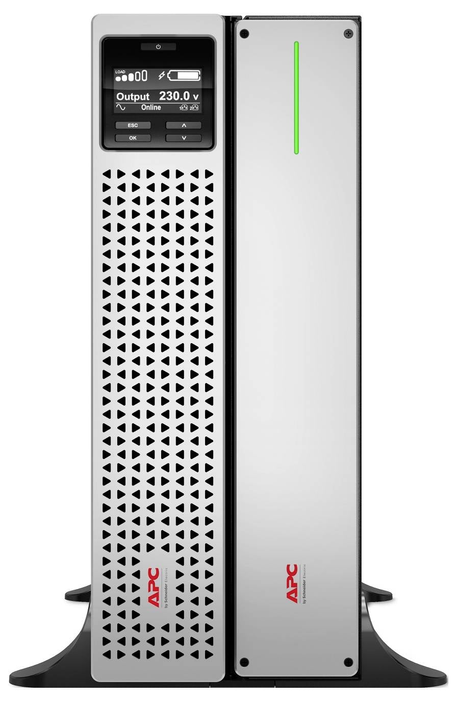 Vorderansicht von zwei APC Unterbrechungsfreie Stromversorgungsgeräten, eines mit einem Display, das „Output 230.0 V" anzeigt, und eines mit einem grünen Statuslicht.