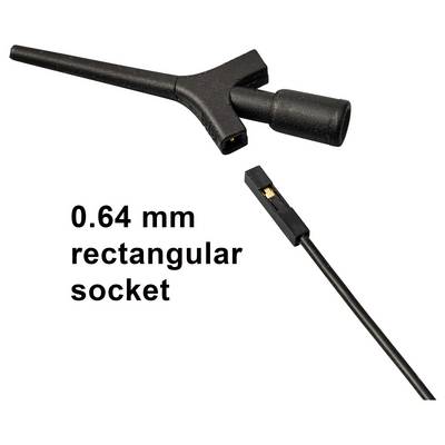 Schwarzes Kabel mit rechteckigem 0,64 mm Steckverbinder, abgebildet mit passendem Stecker in Nahaufnahme auf weißem Hintergrund.