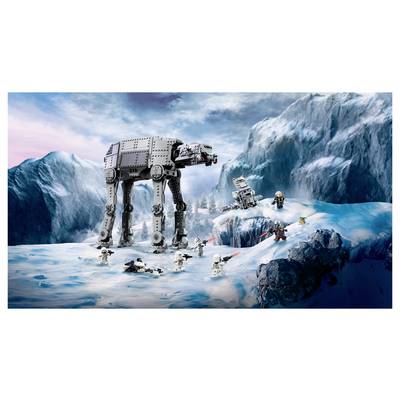 LEGO Star Wars Kampfszene in einer eisigen Landschaft, mit einem großen AT-AT-Wanderer und kleinen Schneetruppen, die gegen Rebellenkämpfer und Speedern vor blauen Eisklippen kämpfen.
