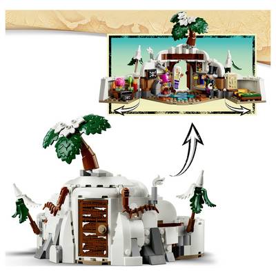 LEGO-ähnliches Baumhausmodell mit einem Pfeil, der auf eine offene Spielset-Ansicht zeigt, die die Innenräume und Minifiguren darstellt.