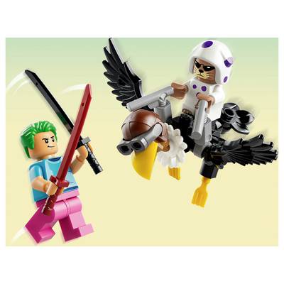 LEGO-artige Szene einer grünhaarigen Figur mit roten und schwarzen Schwertern, die sich in einer Luftkampf mit zwei gefiederten vogelkostümierten Figuren konfrontiert.