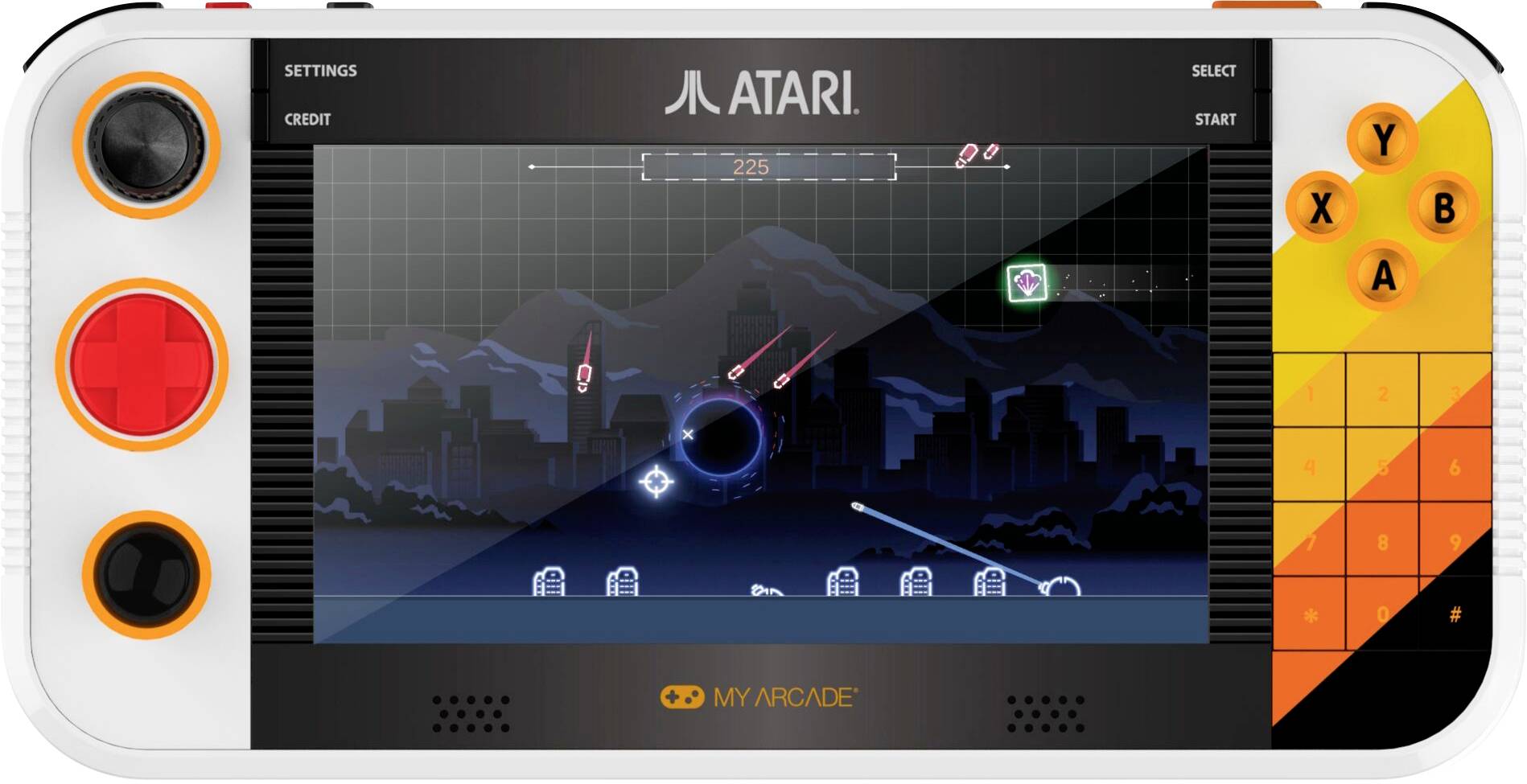 Tragbares Atari-Spielgerät, das auf dem Bildschirm ein Weltraum-Shooter-Spiel zeigt, mit sichtbaren Steuerelementen und "MY ARCADE"-Branding.