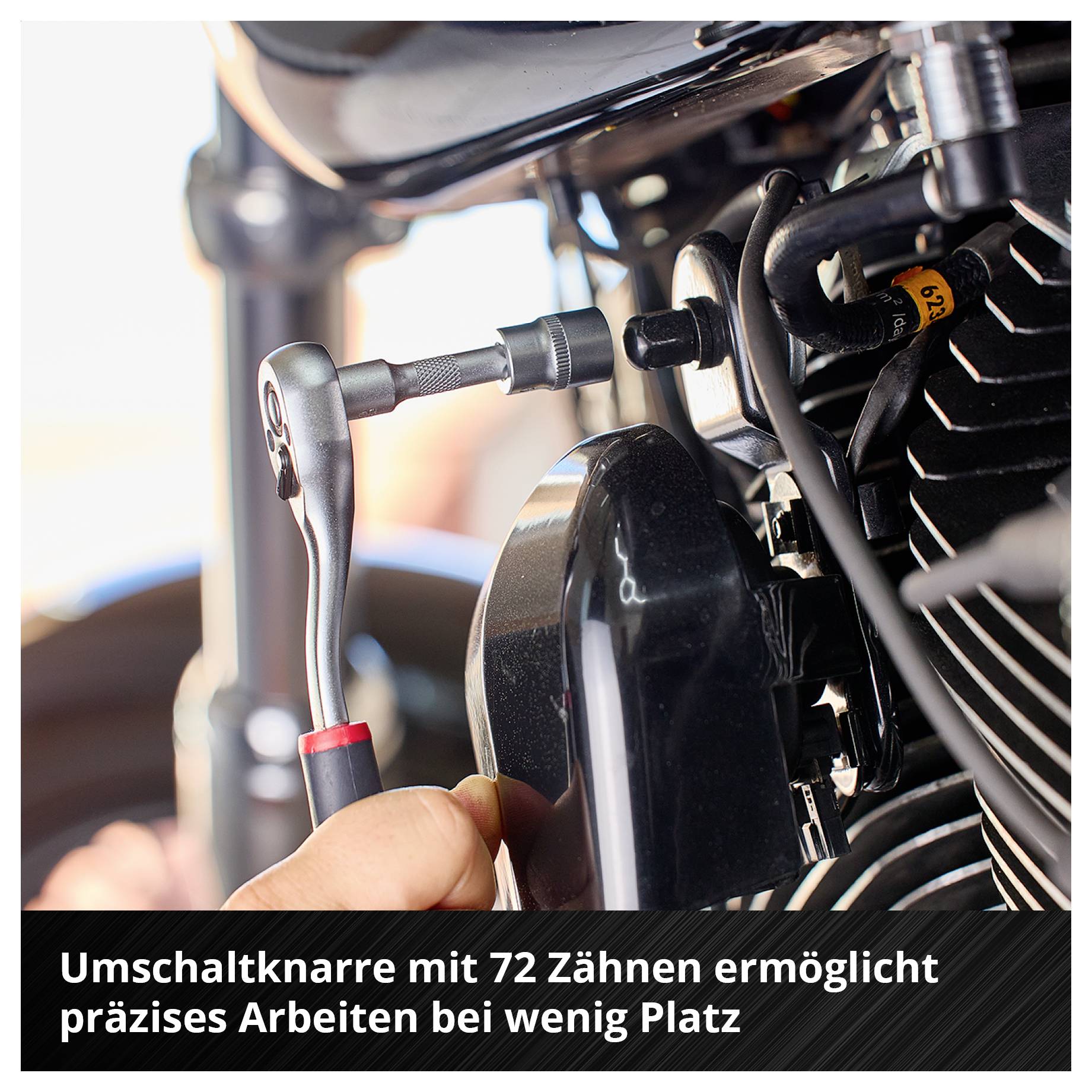 Werkzeugsortiment mit metrischen Größenbezeichnungen, einschließlich Steckbits, langen Steckschlüsseln, Schraubendreher- und Ratscheneinsätzen sowie Antriebsbits mit Längenmessungen.