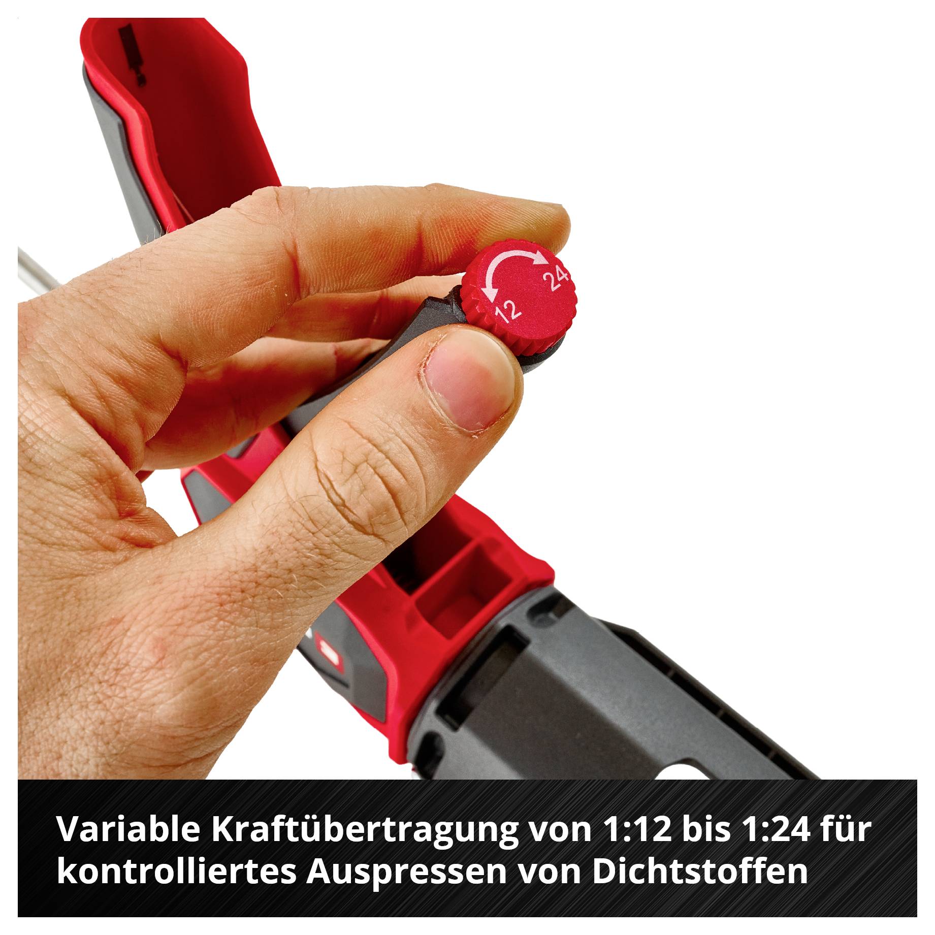 Hand stellt den Einstellknopf eines Dichtstoff-Auspressgeräts ein; angezeigt wird 'Variable Kraftübertragung von 1:12 bis 1:24 für kontrolliertes Auspressen von Dichtstoffen'.<br>