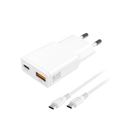 Weißes USB-Wandladegerät mit zwei europäischen Steckern, ein USB-C-Anschluss, ein orangefarbener USB-A-Anschluss und zwei weiße USB-C-Ladekabel wie unten gezeigt.