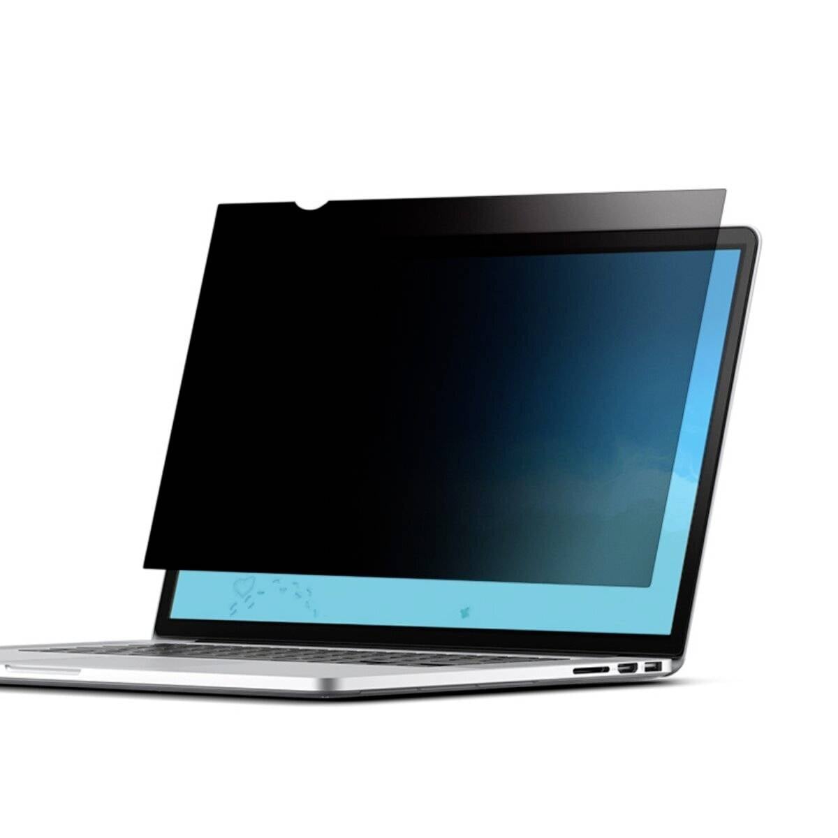 Geschlossener Laptop mit einer dunklen Datenschutzschutzfolie über dem Display, gezeigt auf weißem Hintergrund.