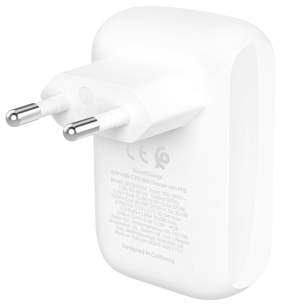 Weißer USB-Wandladegerät-Adapter mit zwei Stiften und gedruckten Spezifikationen auf der Vorderseite.