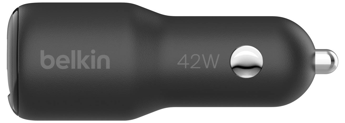 Schwarzer Belkin 42W Kfz-Ladegerät-Adapter mit silberner Steckerkontaktspitze und sichtbarem "belkin"-Branding auf der Seite