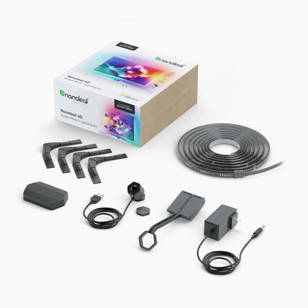Nanoleaf 4D-Set mit Controller, Kamera, Netzteil, Kabeln, Klebemontagen und LED-Streifen auf weißem Hintergrund.