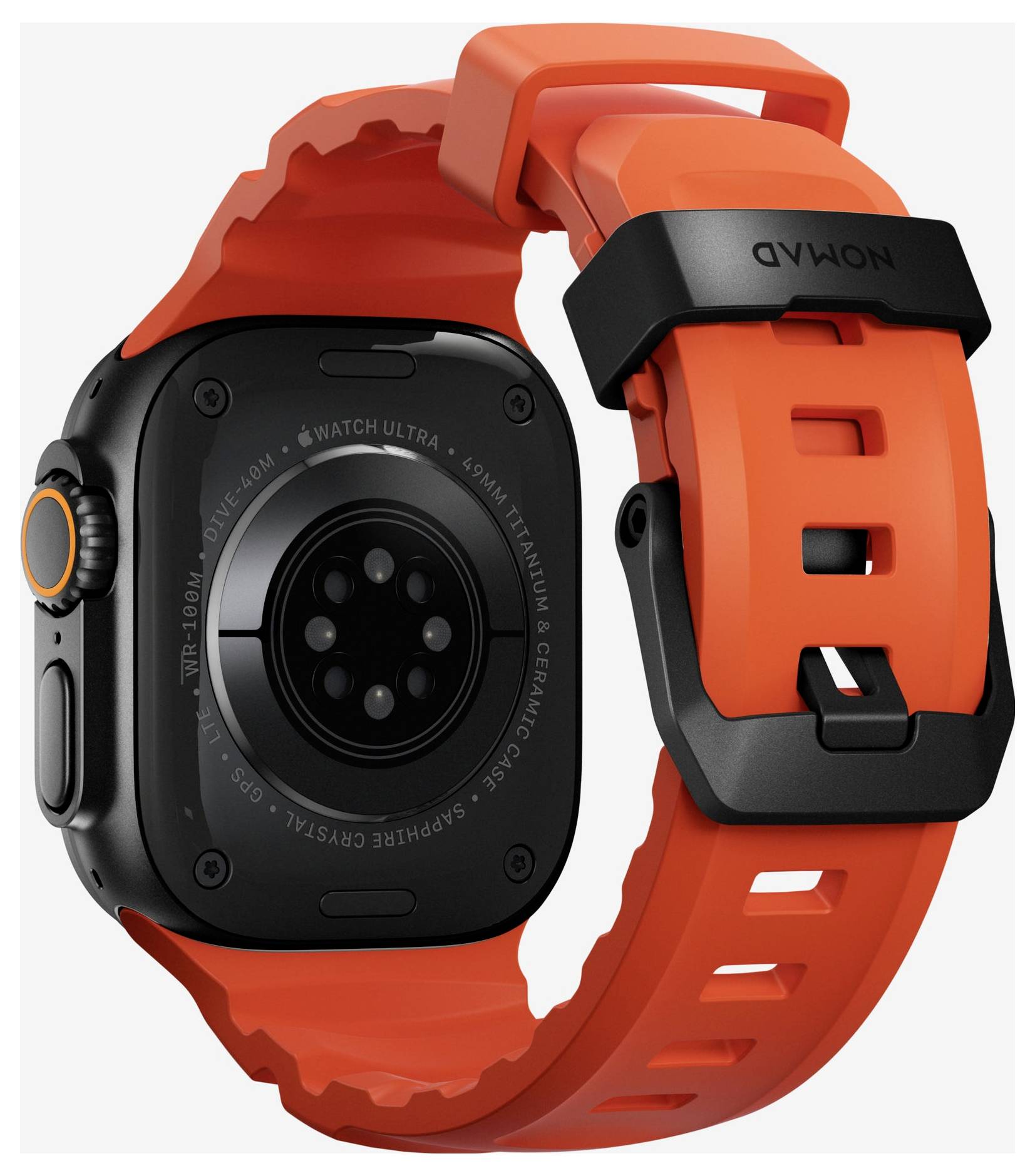Apple Watch Ultra mit schwarzem Gehäuse und leuchtendem orangefarbenem Sportarmband, von hinten und von der Seite gezeigt, um den Sensor und das robuste Armband-Design hervorzuheben.