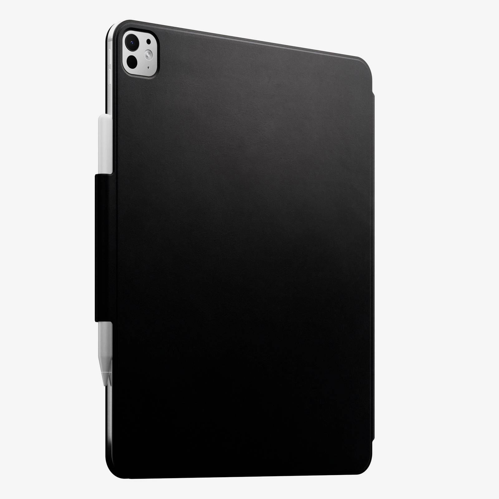 Schwarze Tablet-Schutzhülle mit Apple-Pencil-Halter, von hinten mit Kameraausschnitt gezeigt.