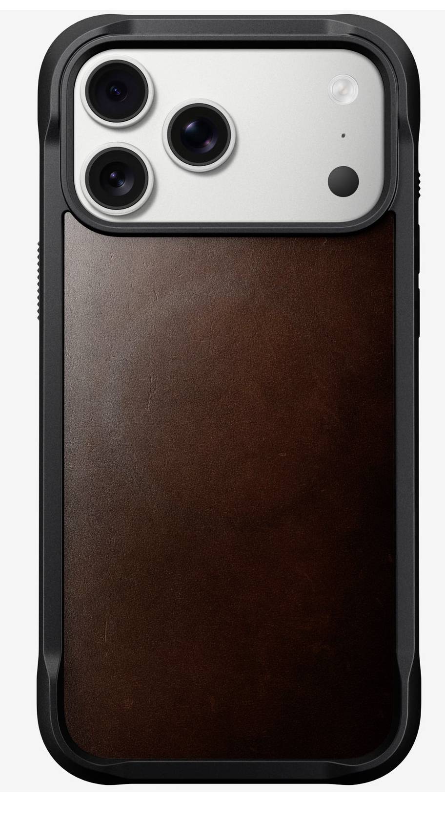 Rückseite eines Smartphones in einem schwarzen Gehäuse mit einem braunen Lederpanel und dreifachen rückseitigen Kameras in der oberen linken Ecke.