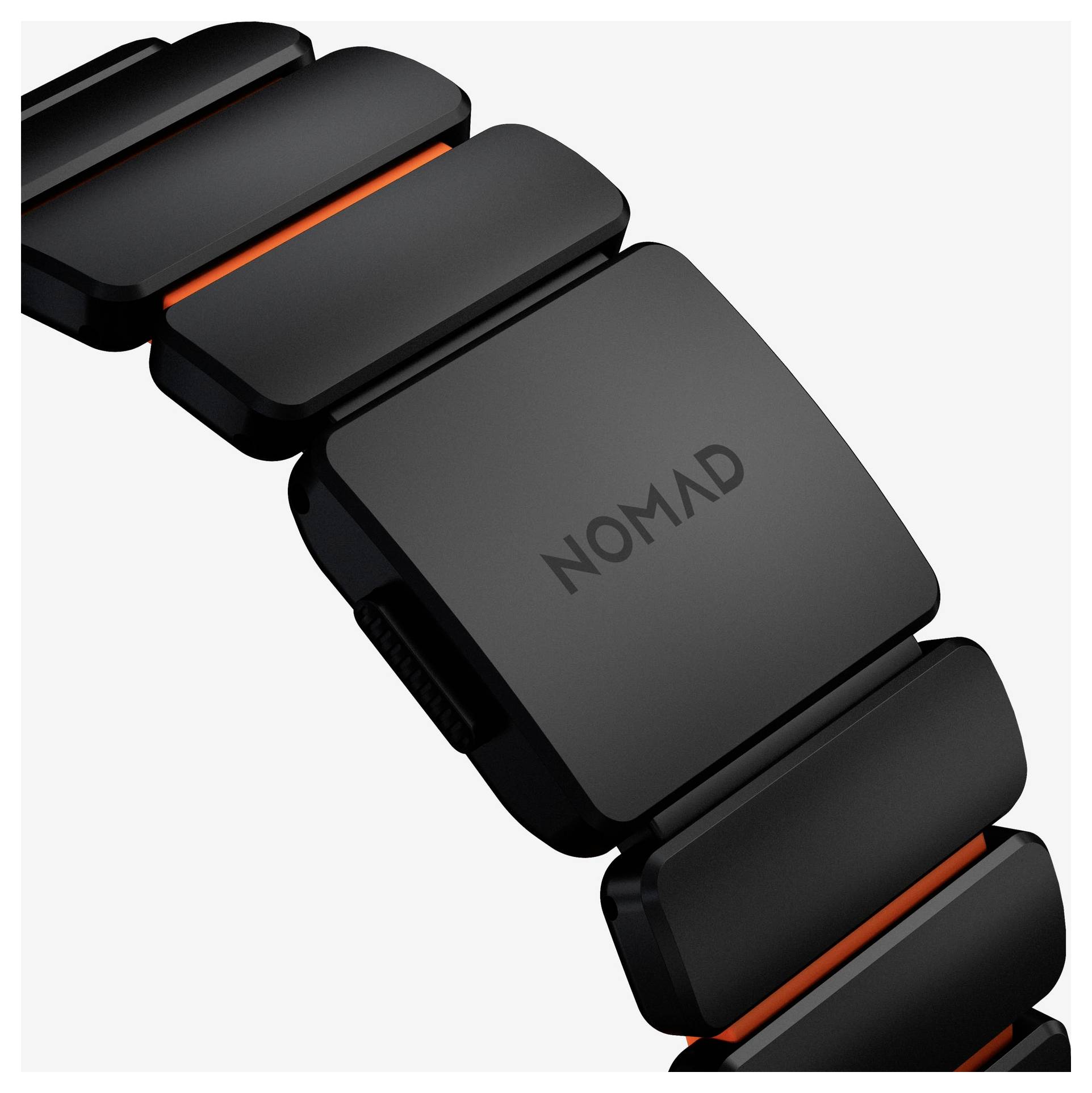 Nahaufnahme eines schwarzen NOMAD-Uhrenarmband oder -Riemen mit orangefarbenen Akzenten auf weißem Hintergrund.
