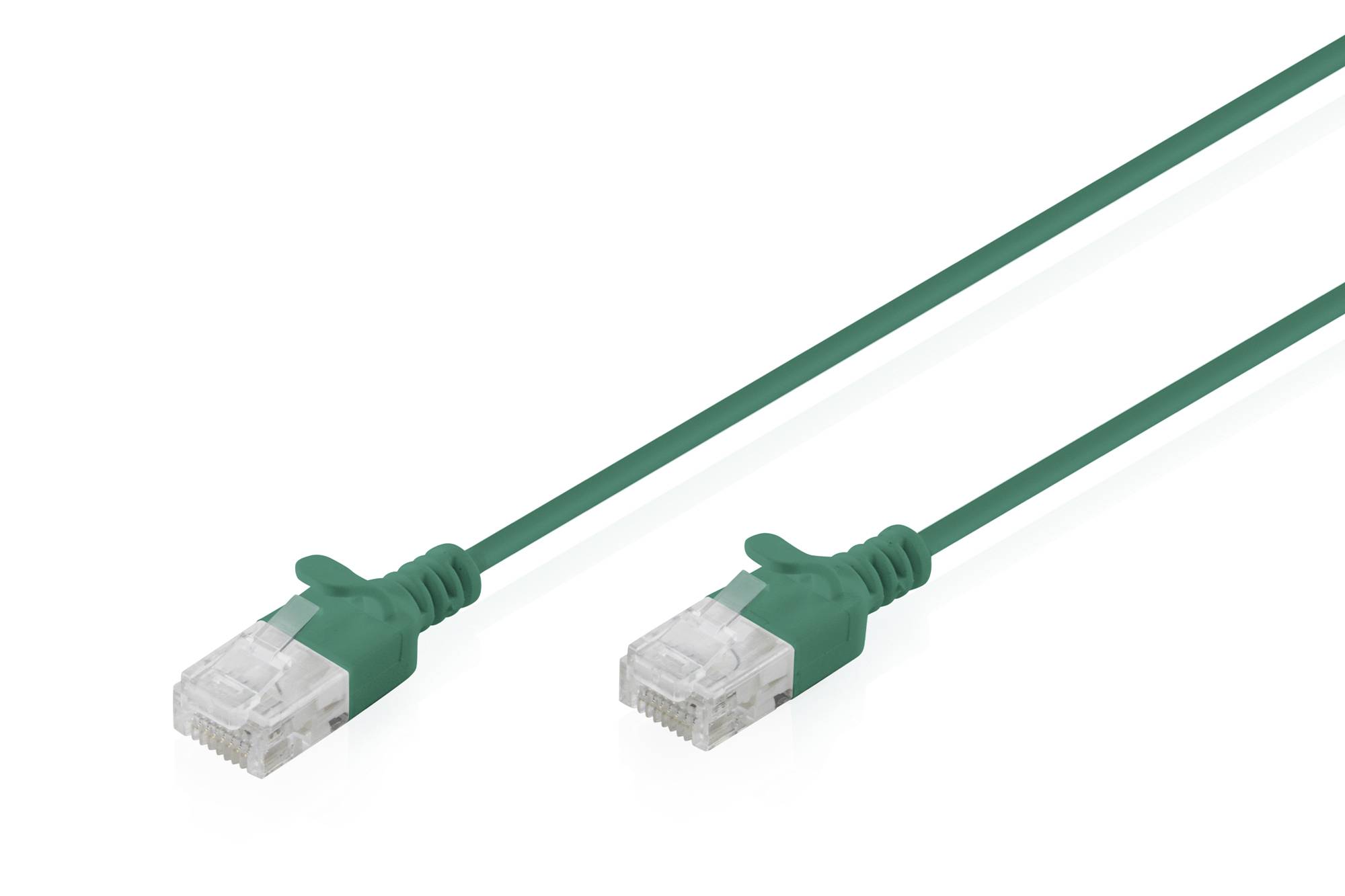 Zwei grüne Ethernet-Kabel mit transparenten RJ45-Steckern auf weißem Hintergrund.