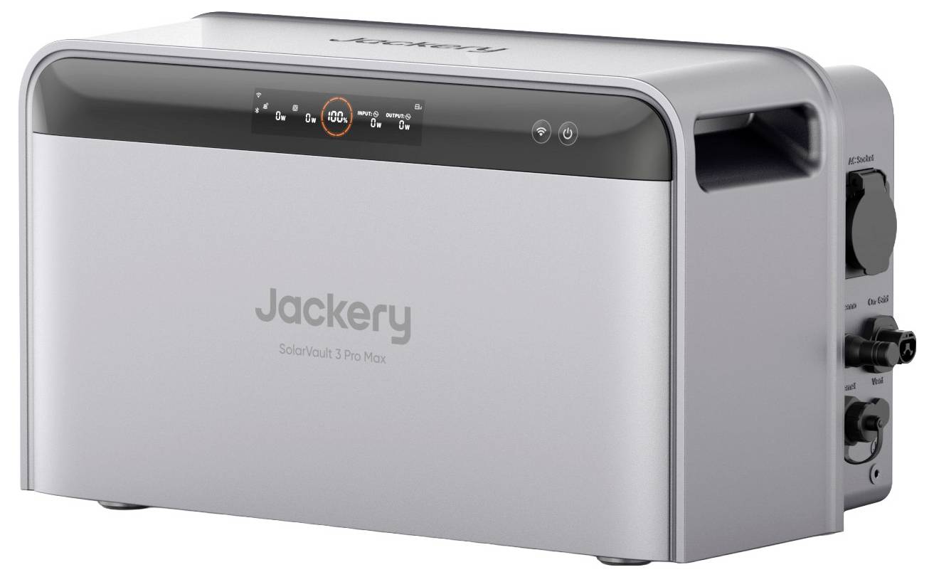 Silberne Jackery SolarSaga 3 Pro Max tragbare Stromstation mit Griff, vorderes Display und seitliche Ein-/Ausgänge auf weißem Hintergrund.