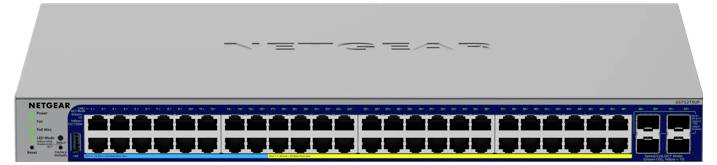 Vorderansicht eines NETGEAR-Netzwerk-Switches mit vielen Ethernet-Anschlüssen, Statusleuchten auf der linken Seite und Uplink-Anschlüssen auf der rechten Seite.