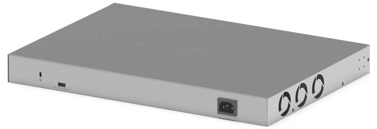 Silbergraue Computergehäuse-Einheit aus Metall mit Belüftungslöchern, frontalem Stromanschluss und seitlichen Lüfteranschlüssen auf weißem Hintergrund.