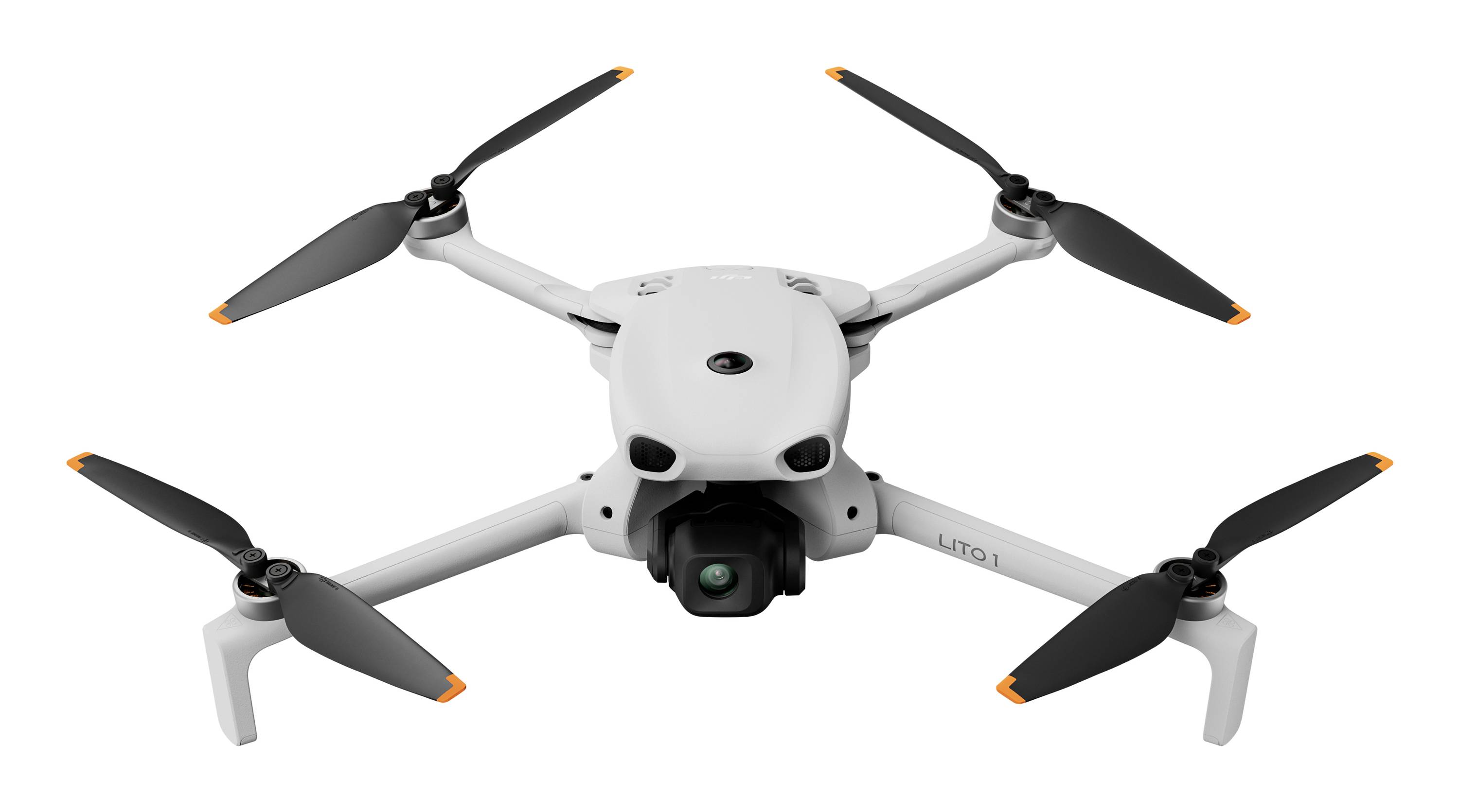 Weiße Quadcopter-Drohne mit unter der Drohne montierter Kamera, dargestellt auf weißem Hintergrund.