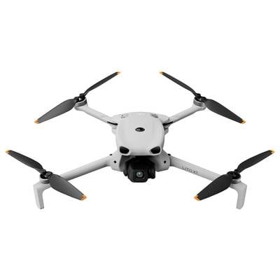 Frontansicht einer grauen Quadcopter-Drohne mit vier Propellern und einer unter der Nase angebrachten Kamera.