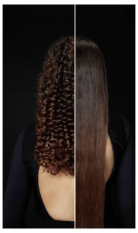 Geteiltes Bild einer Frau mit Haaren vor und nach der Behandlung: Linke Seite enge Locken, rechte Seite glattes, glänzendes Haar vor schwarzem Hintergrund.
