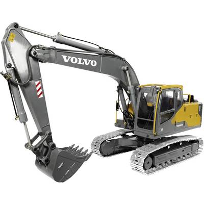 Ein Volvo Raupenbagger mit langem Arm und Schaufel, in Seitenansicht auf weißem Hintergrund dargestellt.