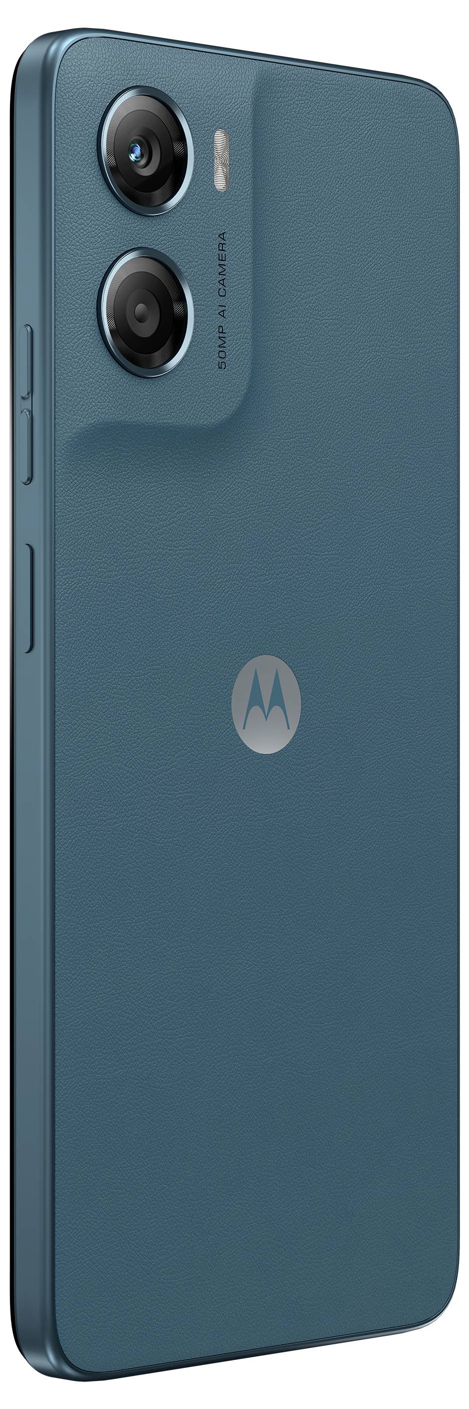 Rückansicht eines türkisfarbenen Motorola-Smartphones mit dualen Rückkameras in einem vertikalen Modul und zentriertem Motorola-Logo auf der Rückseite.