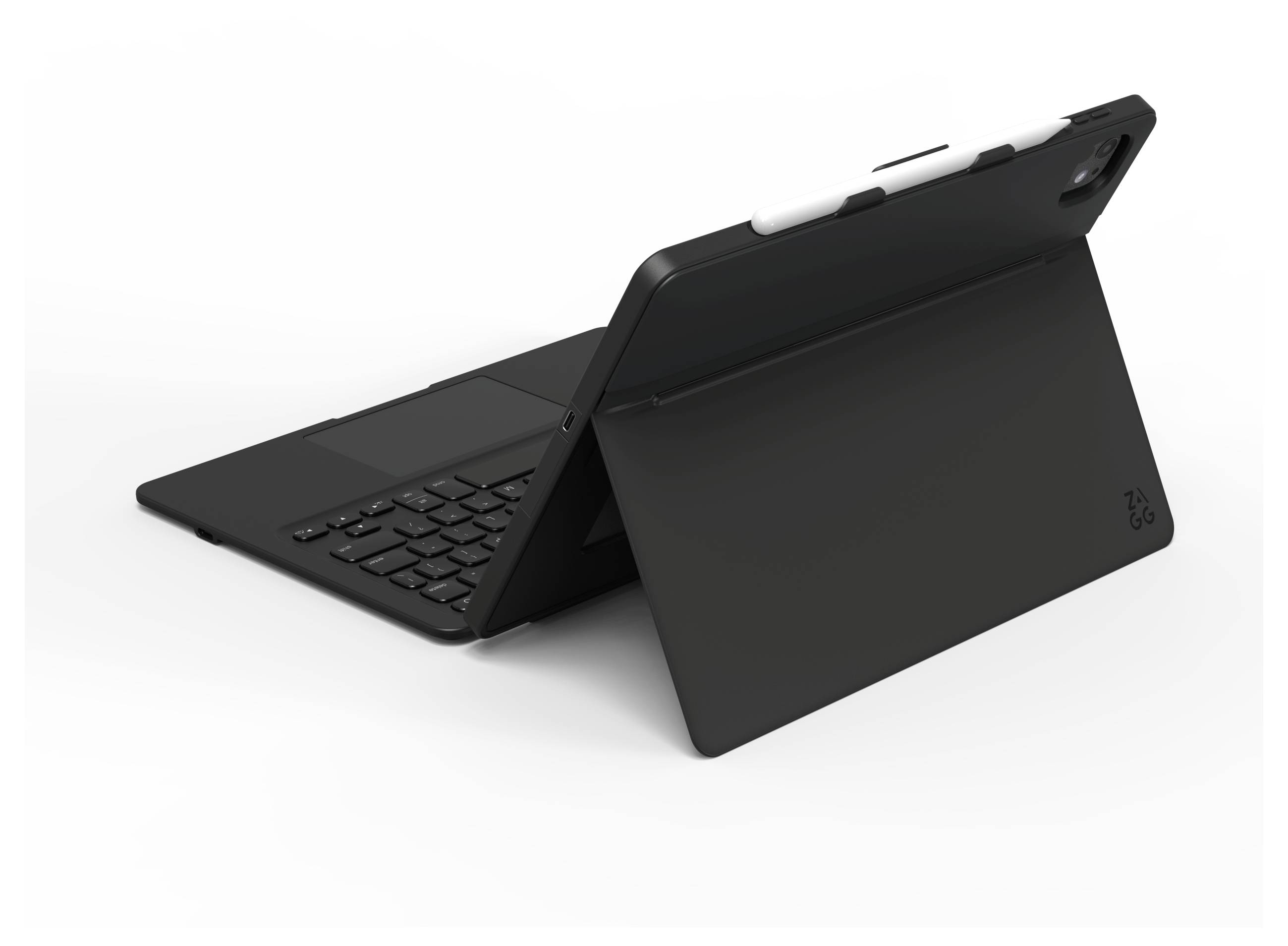 Schwarzes Tablet in einer Schutzhülle mit Klapptastatur, dargestellt in einem Winkel auf weißem Hintergrund aufgestützt.