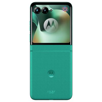Motorola Edge 70 Smartphone von vorne und hinten gezeigt, mit vierfach Rückkameras, „moto ai" Branding und „edge 70" auf dem Display.